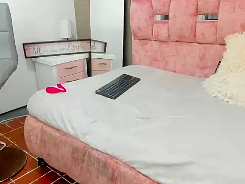 MichelleAmaia - Open pussy