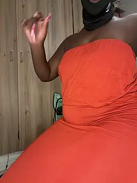 BigRound-Bootayy - Twerk on dildo with butt plug on