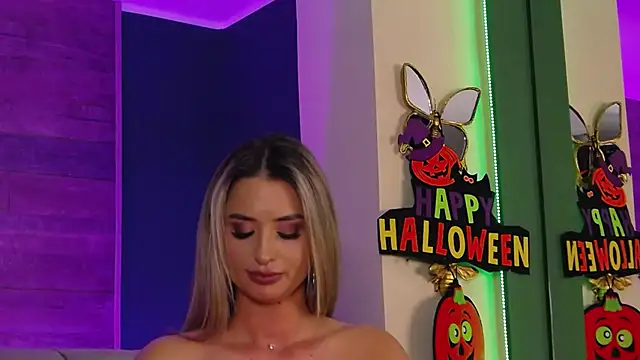 LoraDevine - 🥵💥Boobs teasing topless 💥🥵