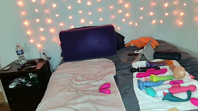 Luvely_gurl - Use toys and squirt show