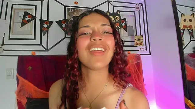Camilla_Miller01 - I play with my pussy and no one notices