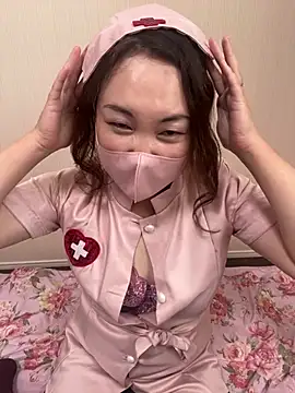 Anna_22 - ボタン2つ開けて谷間あーっぷ