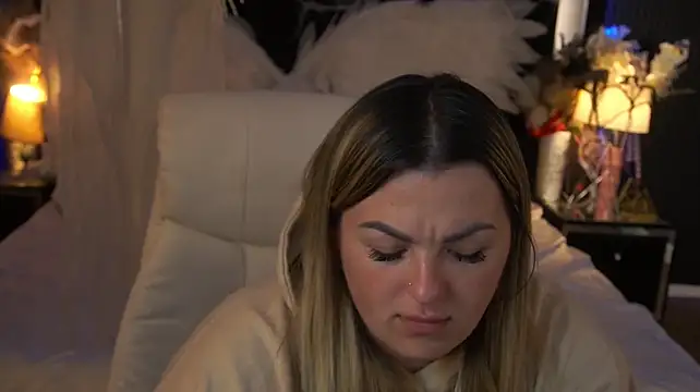 AlissyaGrayy - topless ass
