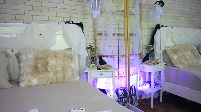EmillyBronte - slap & rub clit