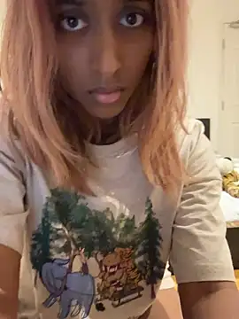 DonnaShy - Playing with my titties 🫦