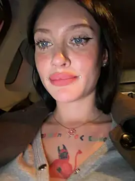 Melissa_crazy - rub my pussy close and go to uber 😳