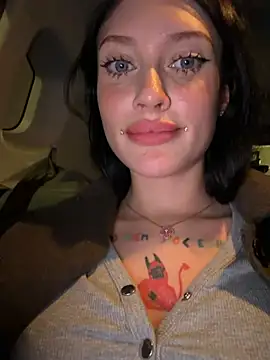 Melissa_crazy - drool on tits and bounce 😳stranger here