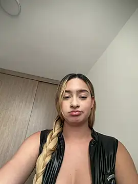 Barbievictoria - show tits and spand ass