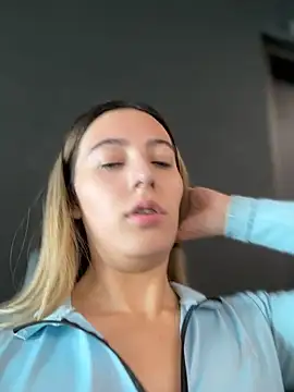 Kloe__t18 - Play in the gym bathroom with pussy
