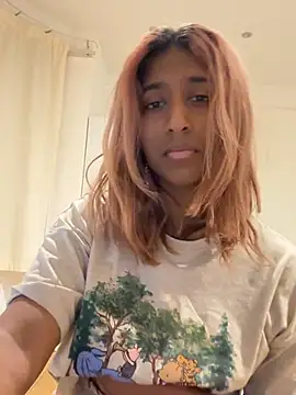 DonnaShy - Playing with my titties 🫦