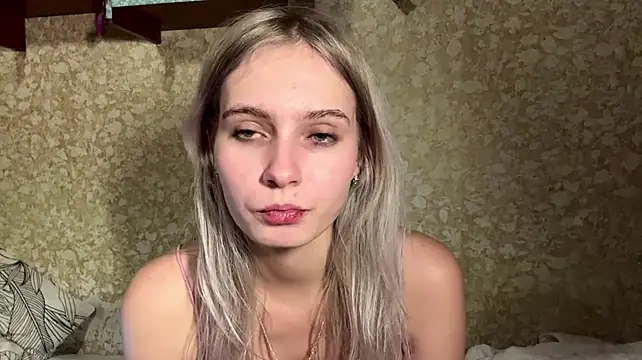 LynnMontiel - stand up + make handbra
