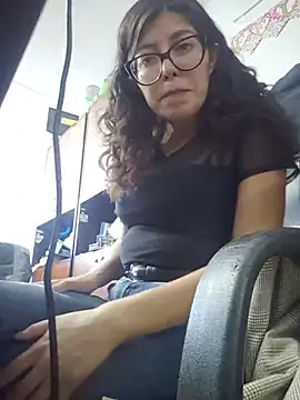 CamiLatina_love - Ir al baño a tocarme