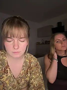 LisaFreierxx - shake my ass on doggy pose💦