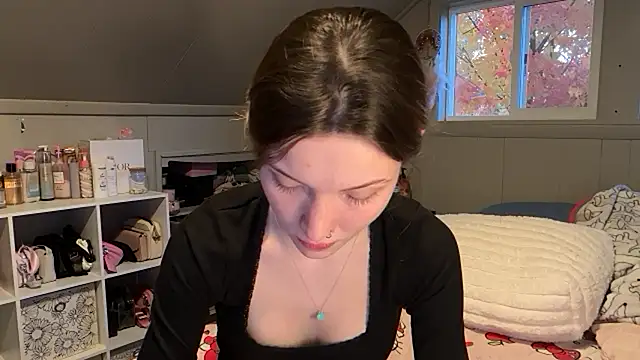 Kaialuvv - Strip to lingerie