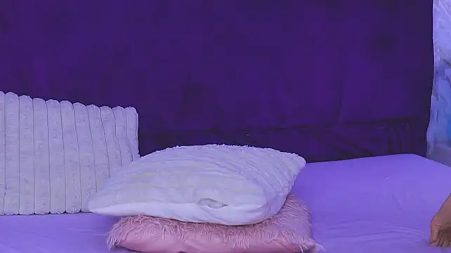 EllinaNuria - My body needs your hands