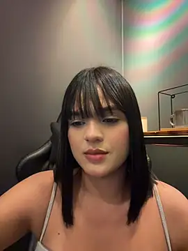 Bella-Ferrer - Masturbate in a corner of the cafe