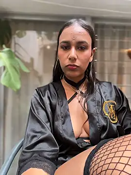 MiilaBlake - DOGGY STYLE FINGERING REALLY DEEP