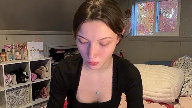 Kaialuvv - Strip to lingerie