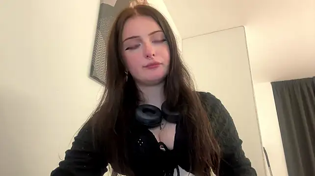Volume_sound - Time to wear anouther sexy outfit <3