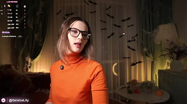LoraDevon - Lift up my top and pinch my nipples