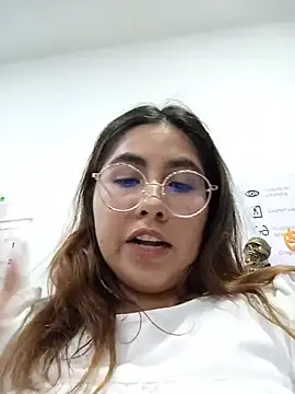 Sofia_Honey1 - Sticking your boobs out the window 😳🤤