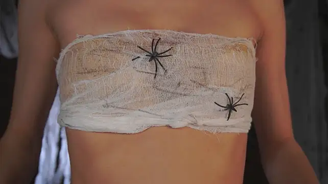 EditaBails - 🎃 Pull my top down a little, teasing