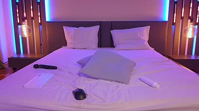 ShySara - Dildo play!