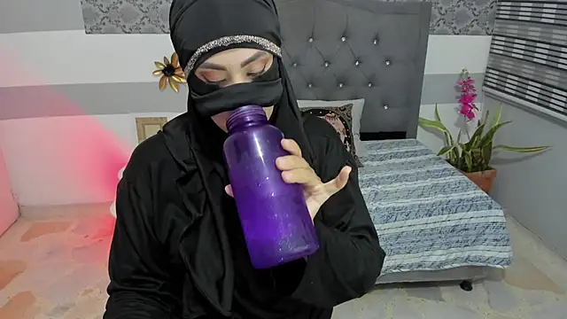 Jalima_sabag - big squirt + plug anal