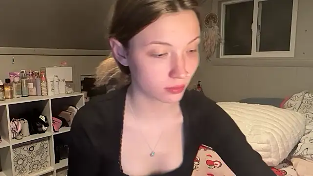 Kaialuvv - Strip to lingerie
