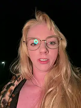 LinaLeana - Lt Outdoor Squirt Video 📹