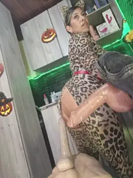 LaureenHills - 1 fingers in my pussy