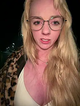 LinaLeana - Lt Outdoor Squirt Video 📹