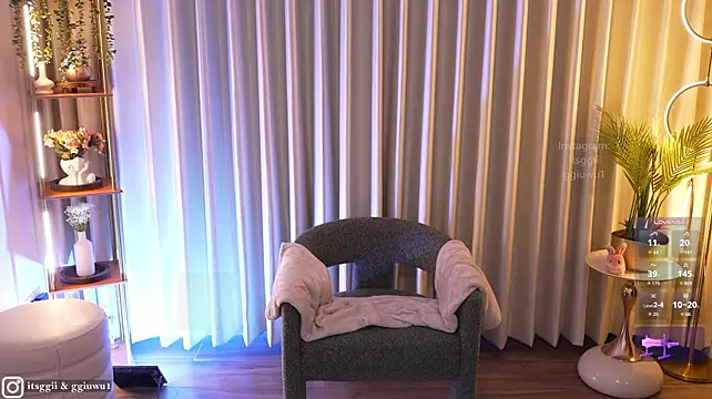 Gigi_ulala1 - Zoom pussy + fingering + dual camera