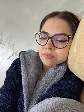 KaylaLewyss - 🎯 Target: 21 playful spanks incoming!