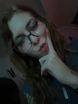 Alina-420 - show tits