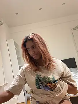 DonnaShy - Playing with my toes🫦