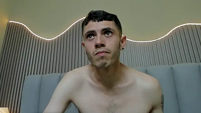 Laura_y_camilo - dildo in his ass