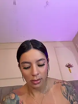 Cami_saen - oil in my tits