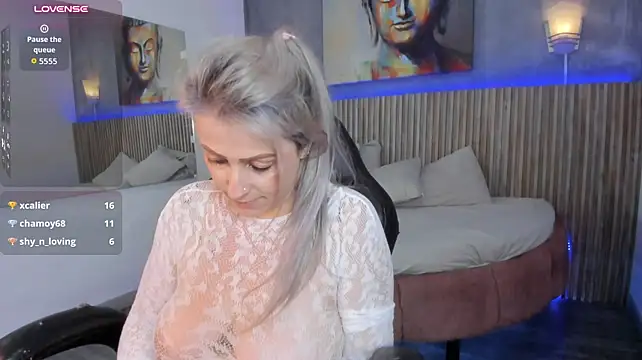 Emma_fox84 - finger in my ass