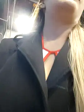 Alana_69 - Nurse showing tits in the mall❤️