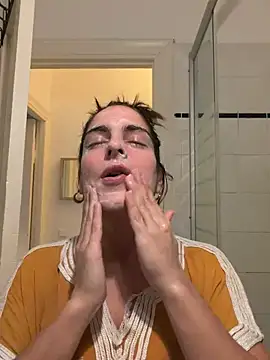Camii2244 - Shake boobs