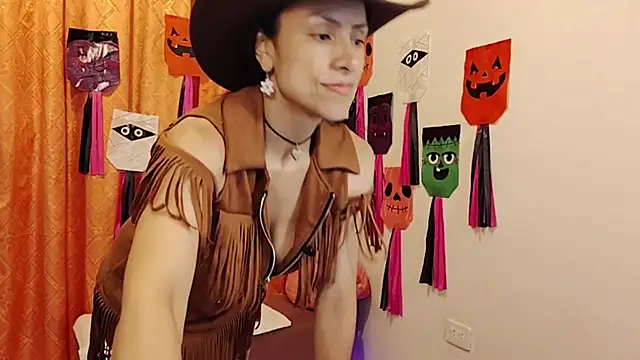 Bella_Exhibition - I uncover my back 👻🎃
