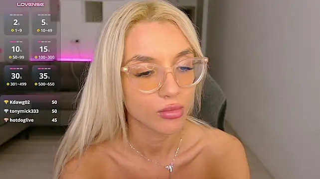 LovelyBianca - PUSSY PLAY💦😈