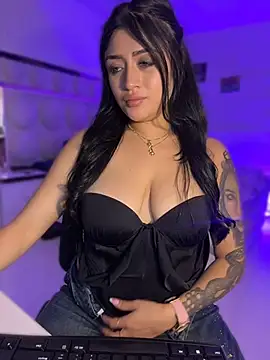 Lucianaroy - Flash pussy in dxoggy