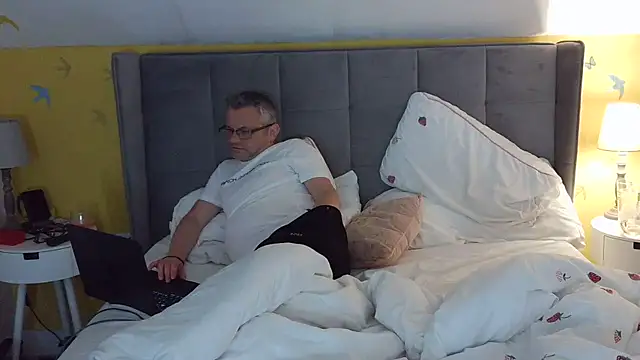 Naughtybutnice76 - 5 min BJ