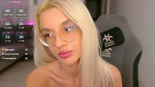 LovelyBianca - PUSSY PLAY💦😈