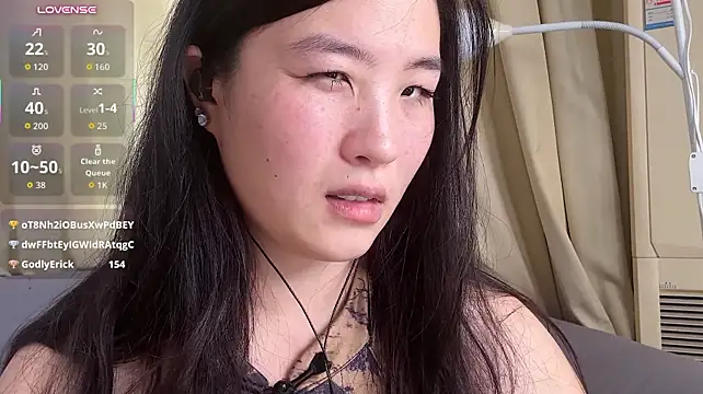 Tavie1744 - show boobs and panti(no nipples 3min