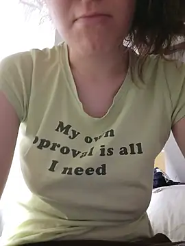 LaraBelle - I show my pussy in public