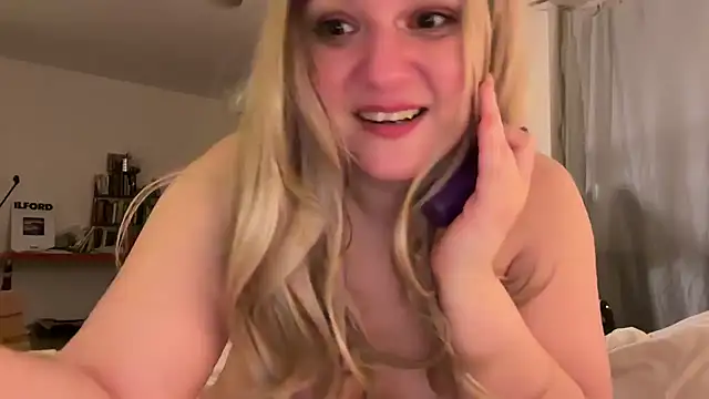 Poppypowers - finger pussy nude group show <3