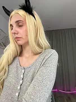 Luv_Doll - anal plug in my tight ass